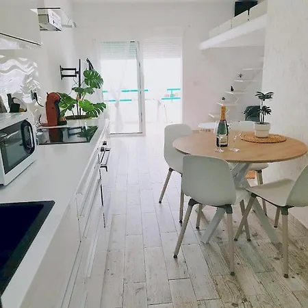 Sunset, Ocean Views 214 شقة *
